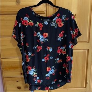 ⭐️3/$15⭐️ Chelsea & Theodore Short sleeve Floral Blouse